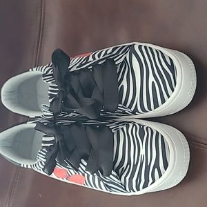 Adorable chula sneaker